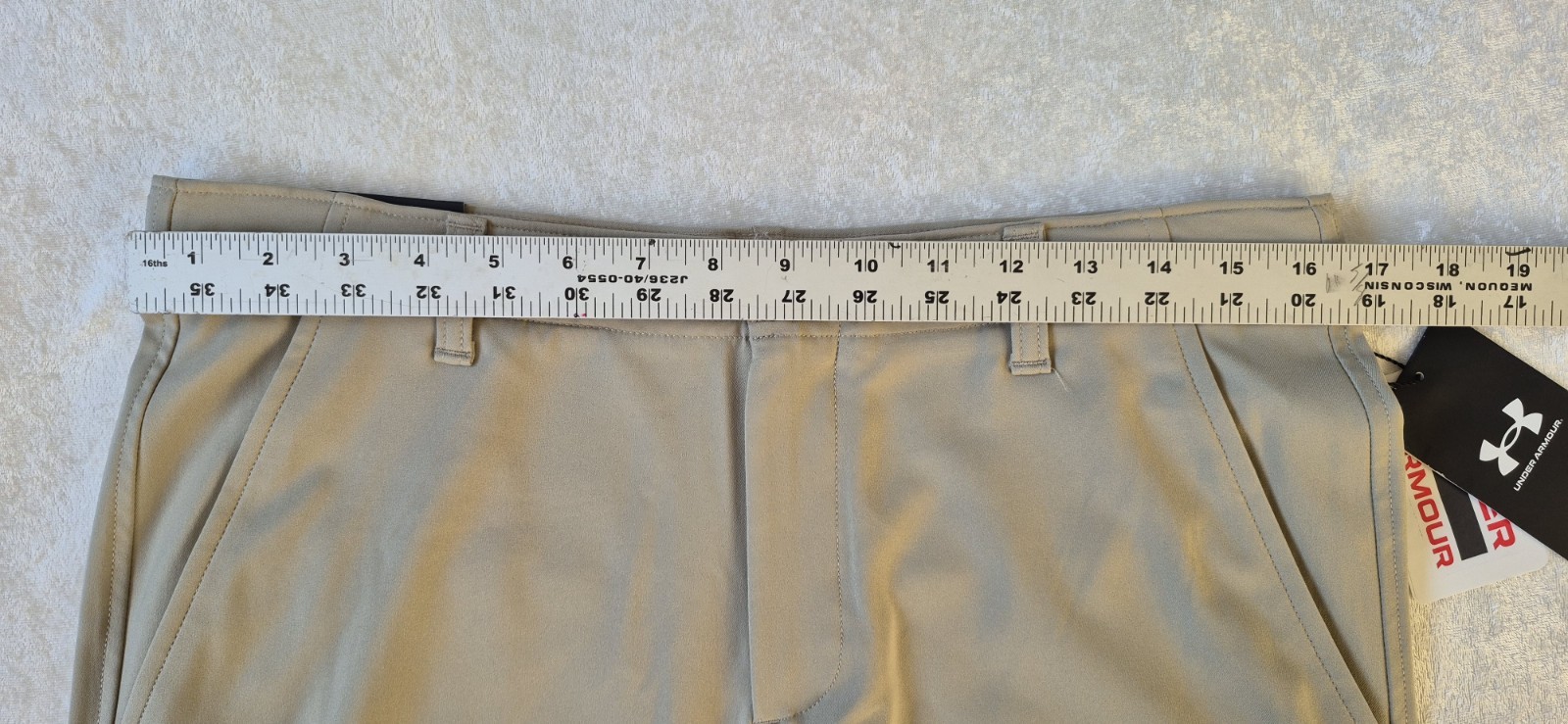 Under Armour Boys Beige Golf Chino Shorts Lightweight Polyester Regular Fit YXL thumbnail 2