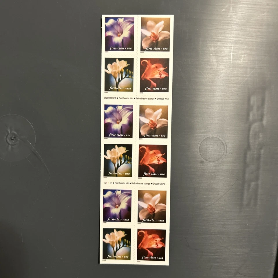 4 Flowers Book Of 20 First Class Stamps - Image 2 of 3