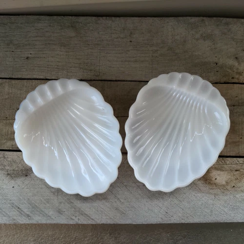 Vintage Milk Glass Shell Scallop Soap Dish Jewelry Holder Trinket Set of 2