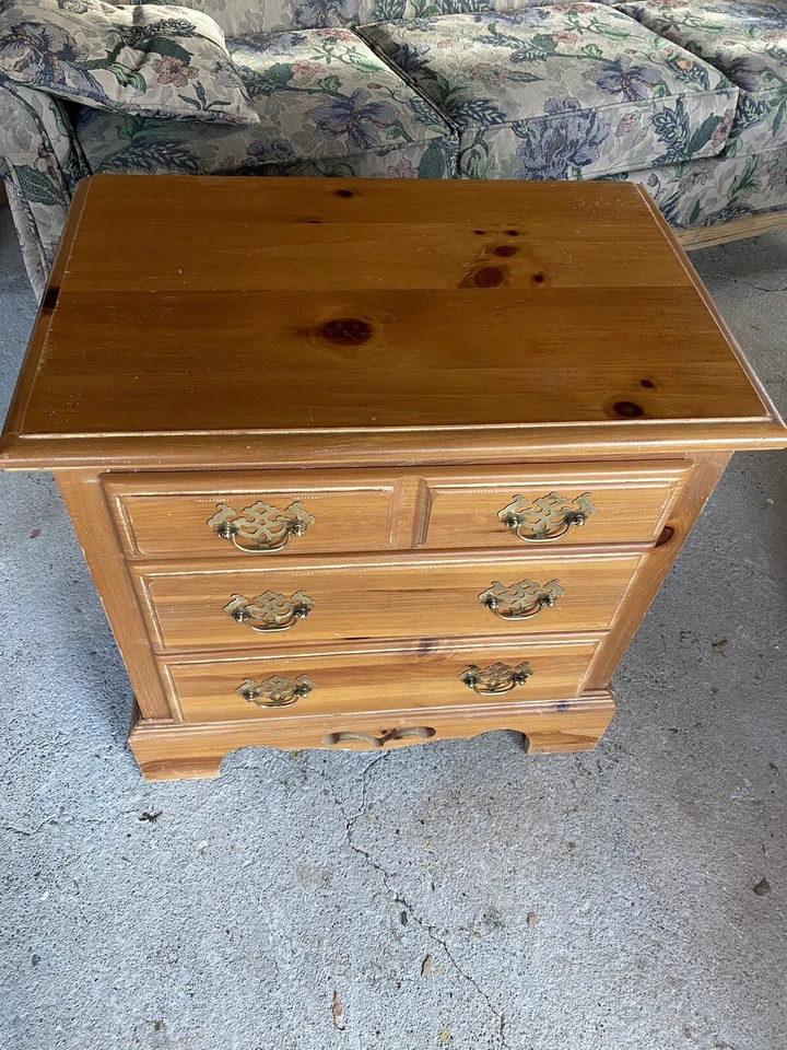 AMERICAN DREW Solid Hard Rock Maple Colonial / Early American Dresser - Image 2 of 4