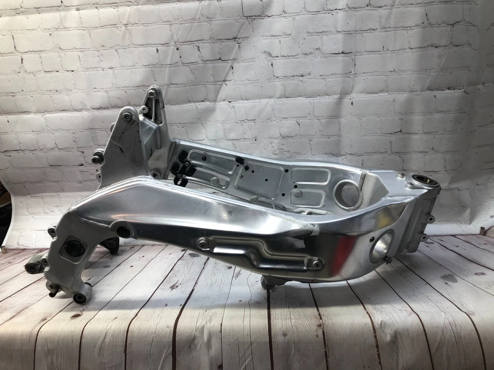 Futura 主框架底盘 2002 Aprilia RST 1000 Futura — 第 4/4 张图片