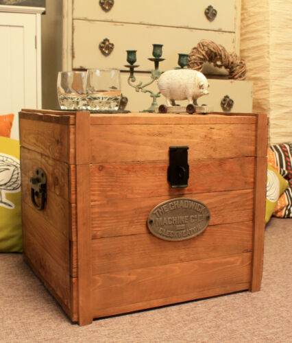 Wooden Chest Trunk Rustic Storage Blanket Box Antique Style Coffee Table