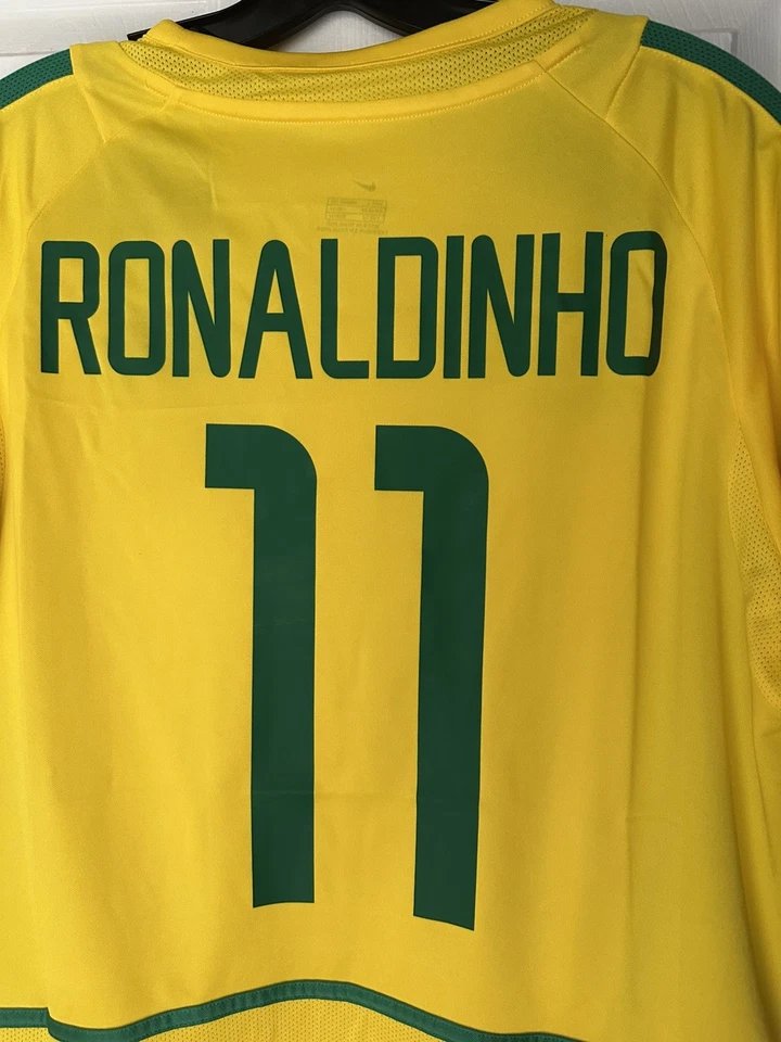 Brazil 2002 Retro Home Jersey Ronaldinho #11 Size L - Image 4 of 4