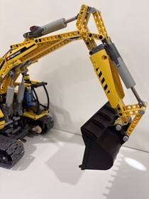LEGO TECHNIC: Motorized Excavator (8043) - COMPLETE BUILD, Missing Remotes
