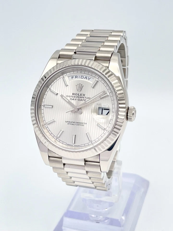 Rolex DayDate 40 mm 228239 oro blanco de 18 quilates esfera con motivo de plata papeles presidenciales Foto 3 de 4