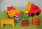 VTG 1985 Fisher Price 2352 CONSTRUCTION LITTLE PEOPLE Set-Forklift/crate/pallet