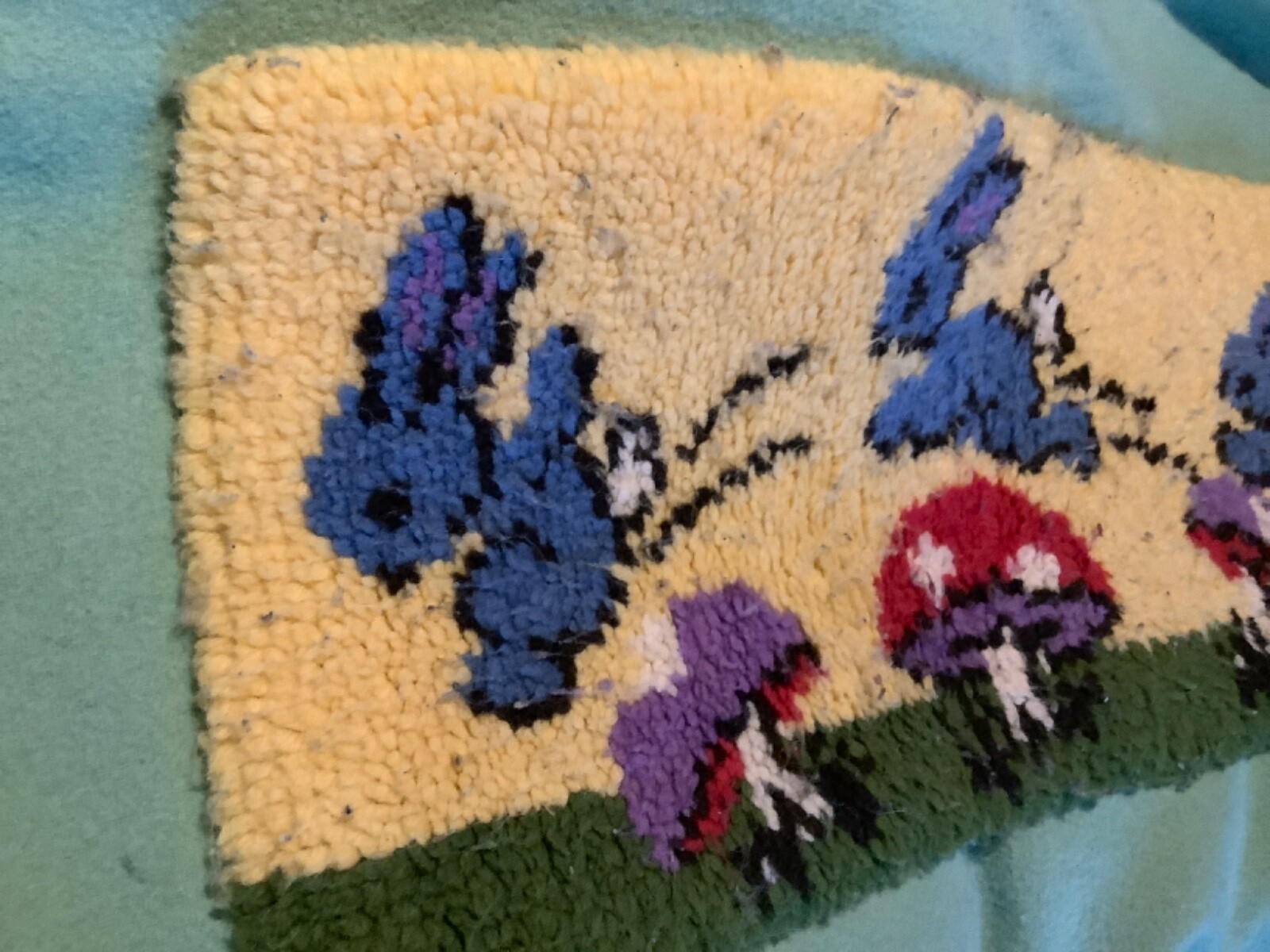 Rare Vintage Latch hook Rug thick wool Bedroom Nursery rabbits 🐇
