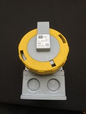 MK K9761. 32 AMP 110 VOLT IP67 2 PIN AND EARTH COMMANDO SOCKET.YELLOW