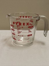 Pyrex 2-Cup 1 Pint 16 Ounce Red Lettered Glass Measuring Cup.