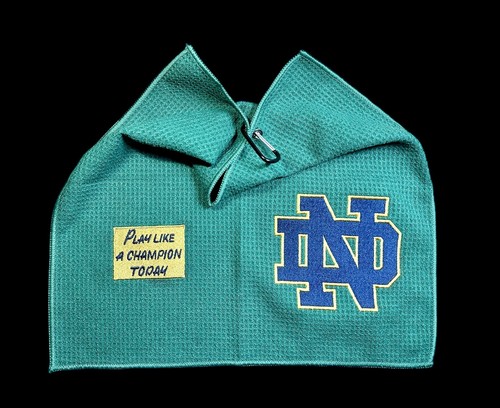 Serviette De Golf Notre Dame Caddy – 44x16 Pouces – Coton Bleu Brodé, 2 Logos