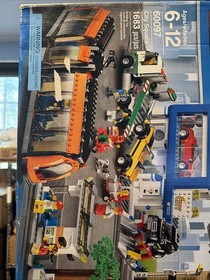 LEGO City 60097 City Square  New Sealed, Damaged box, 1683 Pieces,