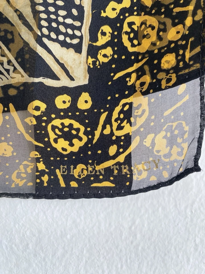 Bufanda de seda ellen tracy 52"/11". Patrón geométrico color negro ex con. M en Corea Foto 2 de 4