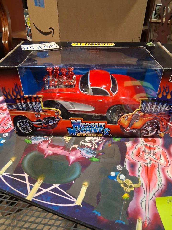 MUSCLE MACHINES 1962 Chevrolet Corvette Red w/ White Cove 62 Vette 1/18 1:18 HTF - Image 2 of 4