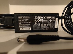 Netzteil - Anschluss - 5,5 x 2,5 mm . Notebook /19V /3.42A /65W / STABILISIERT.