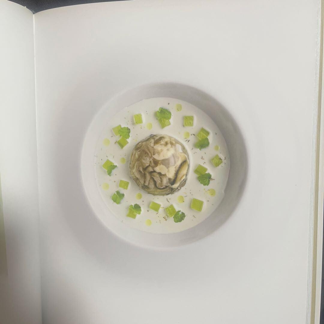 アート・デザイン・音楽 Le Livre Blanc Anne-Sophie Pic First Look: Anne-Sophie Pic's Cookbook Le Livre Blanc | Eater