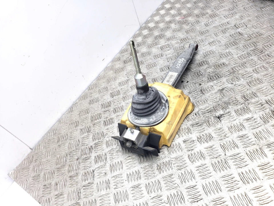 MERCEDES BENZ C CLASS W205 GEAR SELECTOR 6 SPEED MANUAL A2052674500 2014 - Image 3 of 4