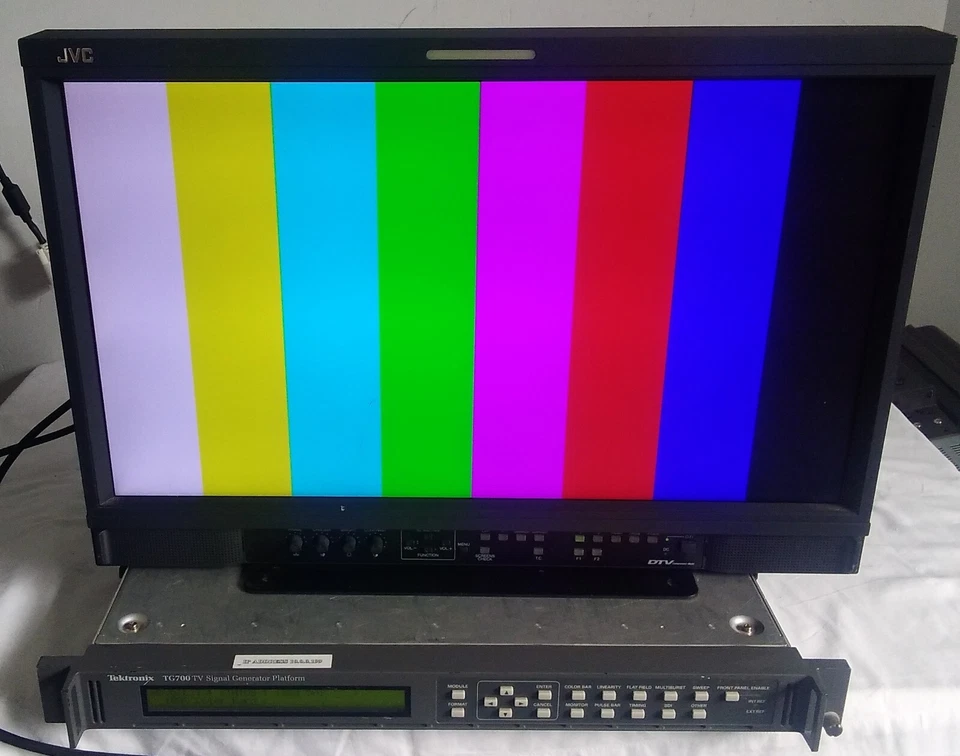 Tektronix TG-700 HDSDI SPG/TSG System (With HD Option) - Image 4 of 4