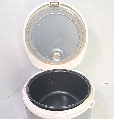 Sanyo ECJ‑N55W 5.5 Cup (1 L) Rice Cooker & Warmer with Steaming Tray – Tested - Picture 4 of 10