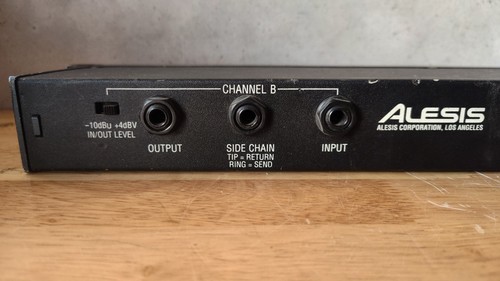 Alesis 3630 Compressor RMS/Peak Dual Channel Compressor Limiter With Gate - Picture 5 of 9
