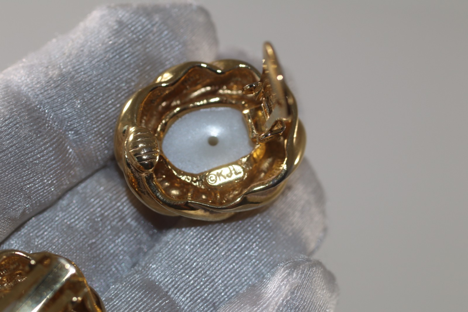 Vintage KJL Kenneth Jay Lane faux pearl gold plat… - image 8