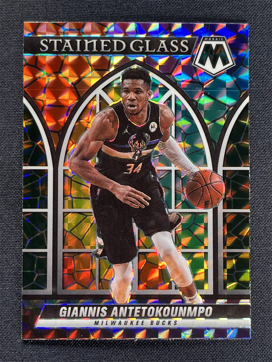 2021-22 Panini Mosaic Giannis Antetokounmpo #4 Stained Glass Prizm Case Hit SSP
