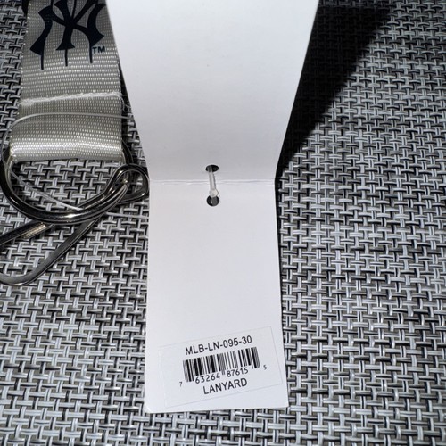 New York Yankees MLB White Breakaway Lanyard Key Ring New With Tag - Picture 3 of 4