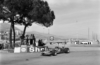 Graham Hill Lotus 49B Ford in Thursday practice Aerofoil wings we- 1969 Photo 2