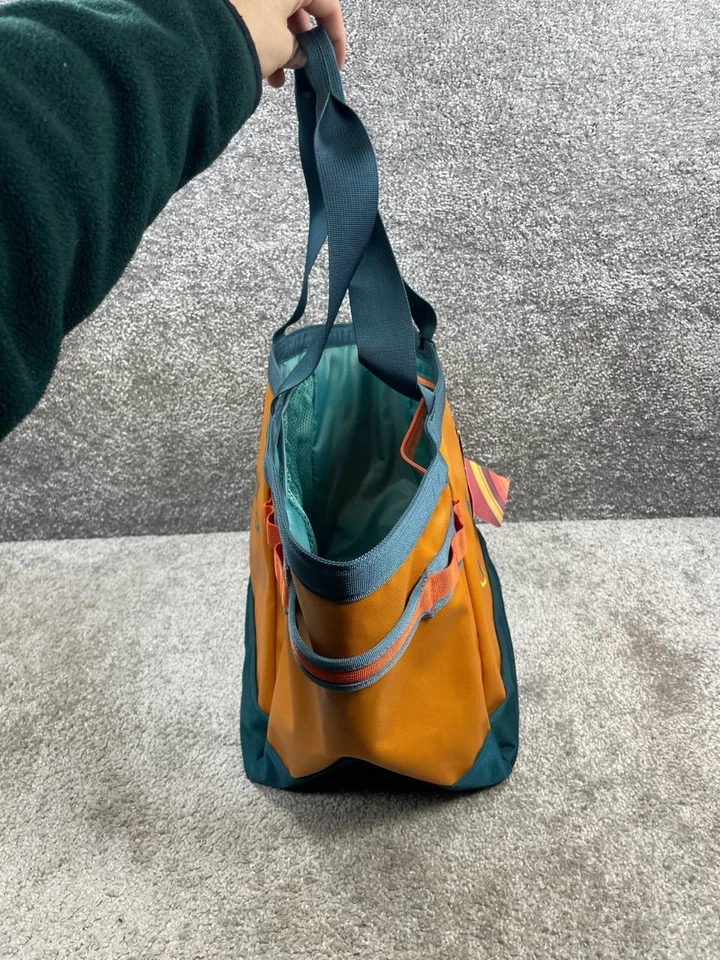 Bolso de Mano Cotopaxi Bags Allpa 30L Gear Hauler Tamarindo Abyss Doble Mango Correa Foto 4 de 4