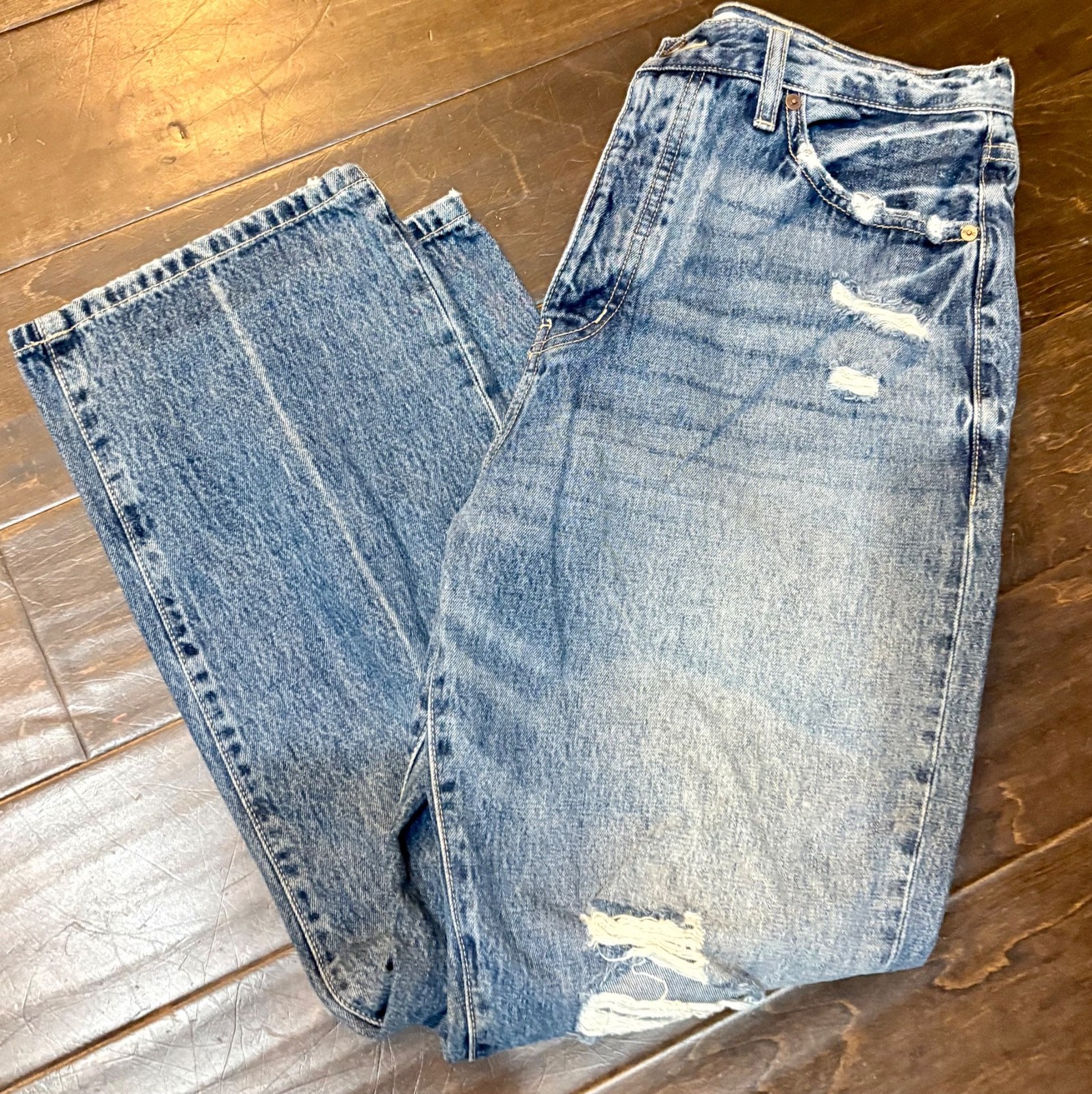 KanCan Women's Jeans Distressed Straight Leg Size 11/29 Light Wash