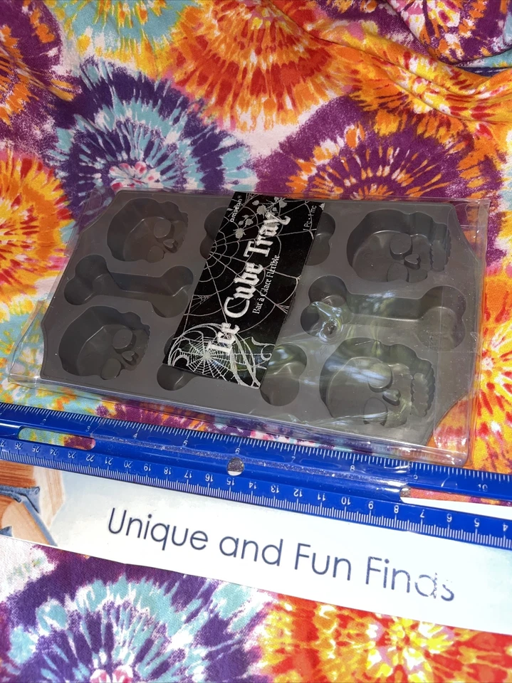 Bandeja para cubitos de hielo de calavera y hueso de Halloween Foto 4 de 4