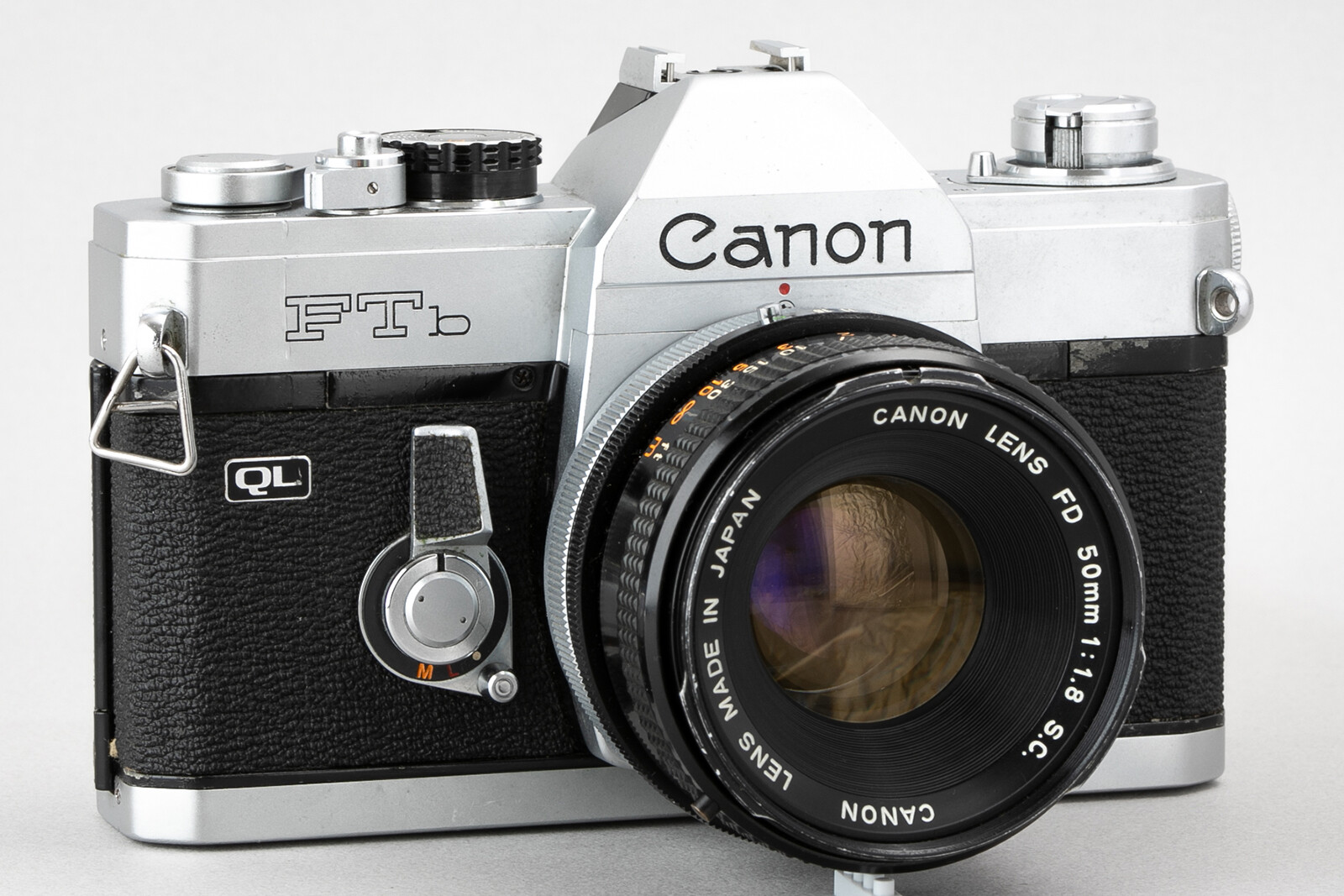 FedEx [N.MINT] Canon FTb QL + [N.MINT] Canon FD 50mm f1.8 s.c. from