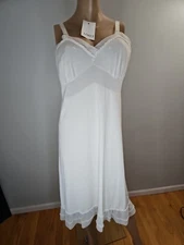 VIntage Wilknit 100% Dupont Nylon White Full Slip Size 40 Tall
