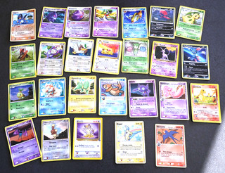 Lot de 26 cartes POKEMON anciennes différentes de 40PV à 120PV TBE