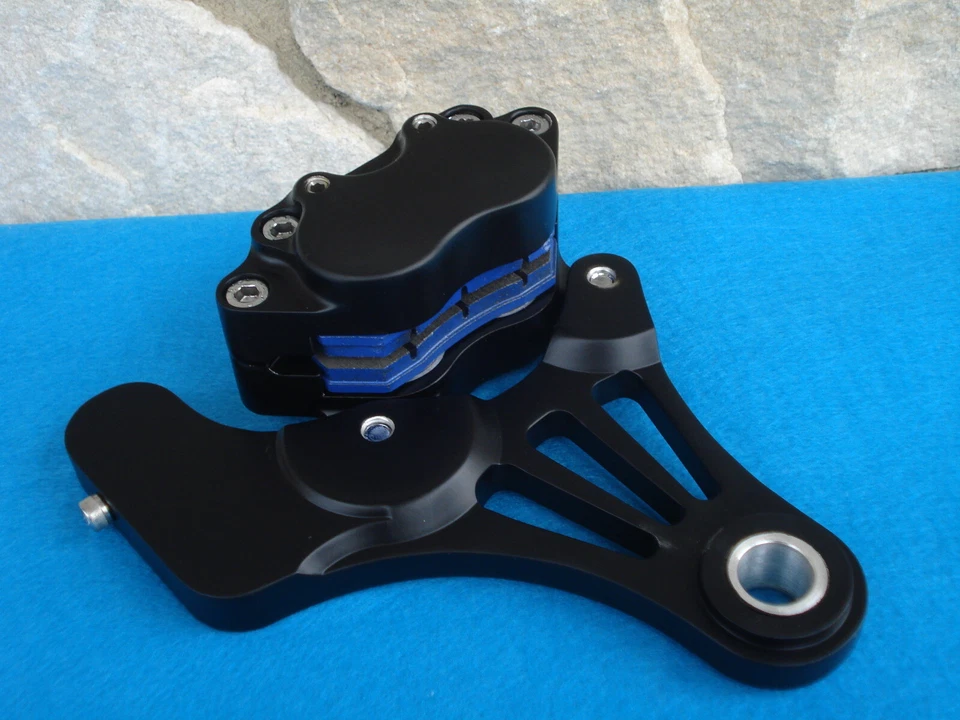 CONJUNTO DE FREIO TRASEIRO PRETO DNA PARA QUADROS DE HELICÓPTERO HARLEY SOFTAIL KRAFT TECH MIDWEST - Imagem 2 de 2