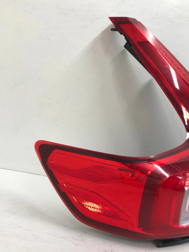 Luz trasera dañada LH Driver Volvo XC40 2019-2023 31446790 OEM Foto 4 de 4