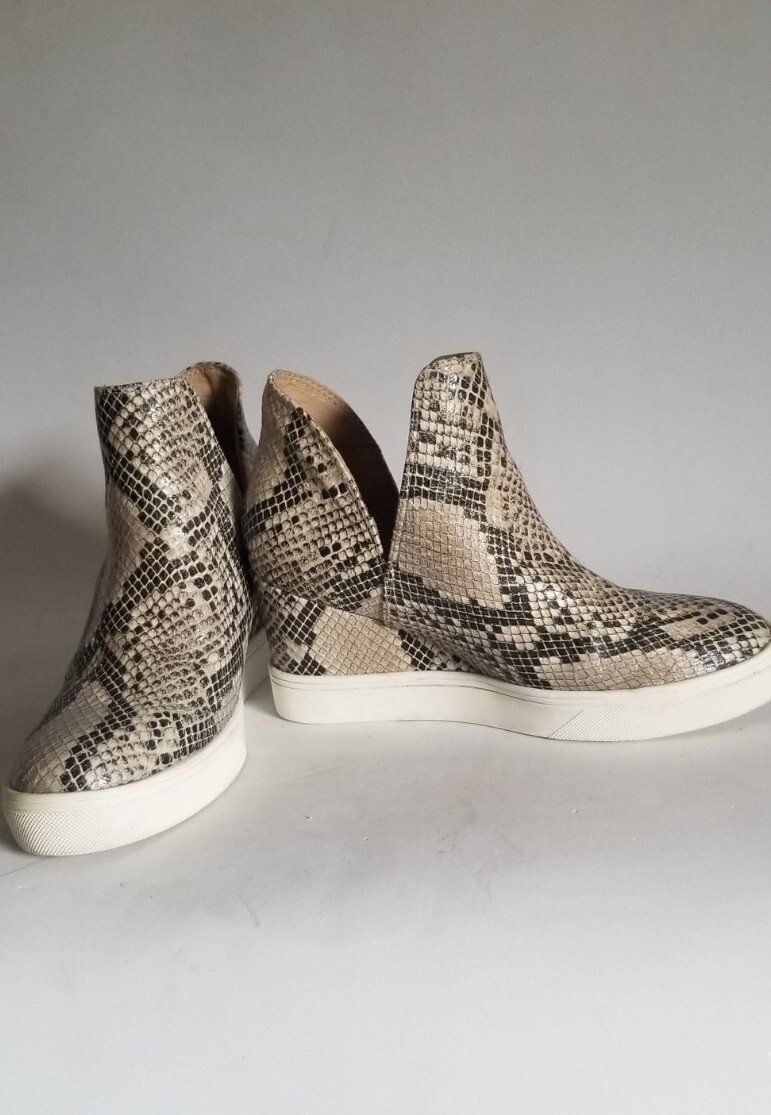 SAOLA Scarpe casual donna Mia grigio modello pelle di serpente pull on caviglia suola bianca taglia 7M