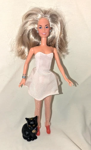 Vintage 1997 Sabrina The Teenage Witch Doll With Salem Cat (M5)