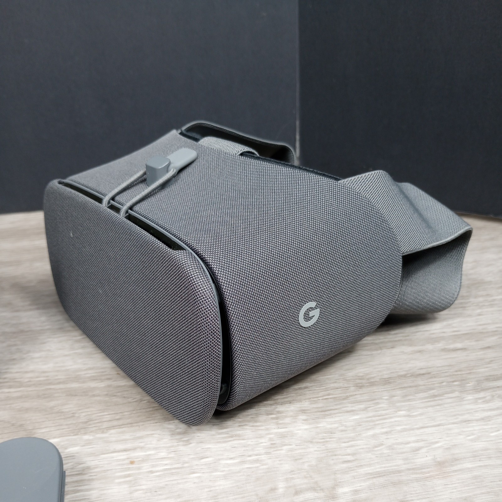 Google Daydream View Virtual Reality [VR] Headset Slate w/ Remote