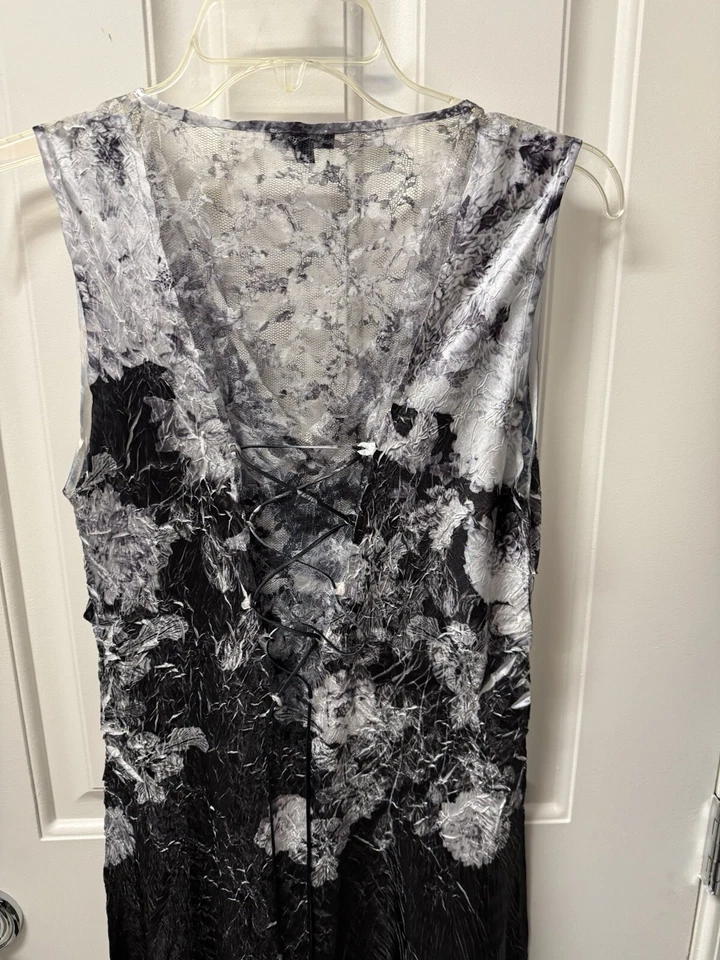 Vestido Komarov Charmeuse de Encaje Sin Mangas, Vestido Largo Negro Opio, Talla Mediana Foto 4 de 4