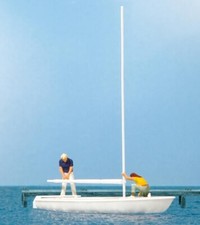 Preiser 10680 Segler beim Abtakeln, Segelboot Korsar 1:87 / H0