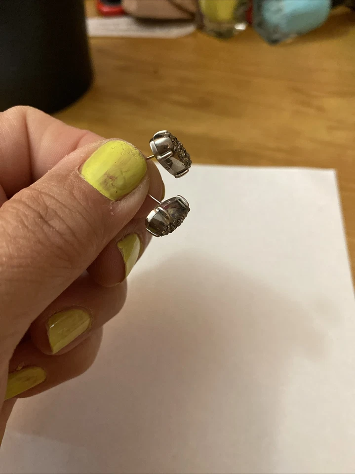 Brincos de platina folheados a ouro branco Kendra Scott coleção Betty - Imagem 4 de 4