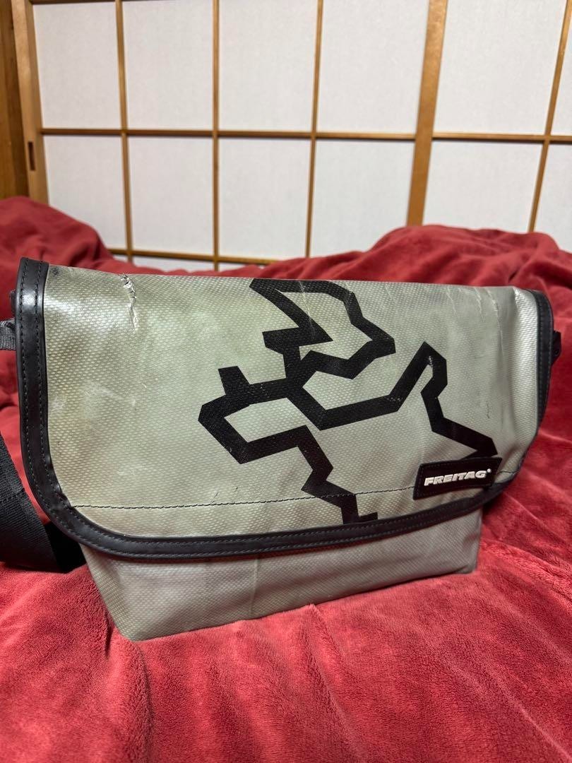美品FREITAG F42 SURFSIDE 6メッセンジャーバッグ 青⁄黄 F42 FREITAG