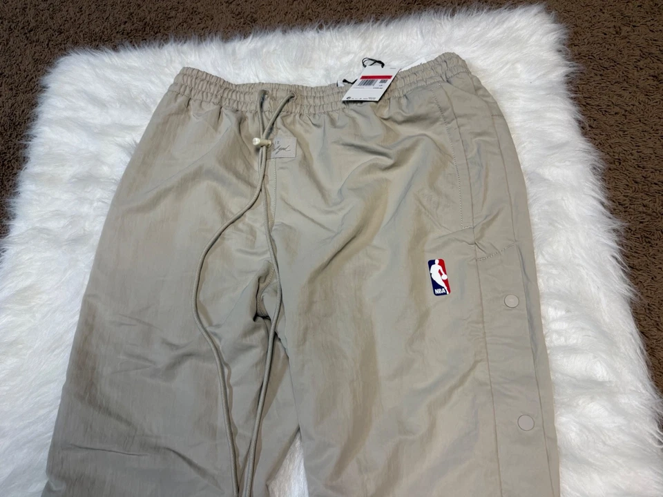 Pantalones de calentamiento de nailon Nike X Fear Of God de la NBA talla grande CU4684-271 Foto 2 de 4