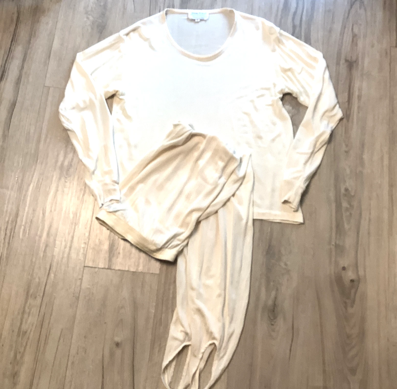 Size L WinterSilks Women’s Base Layer Set Pure Silk Creamy Off White Pants Shirt
Opens in a new wind