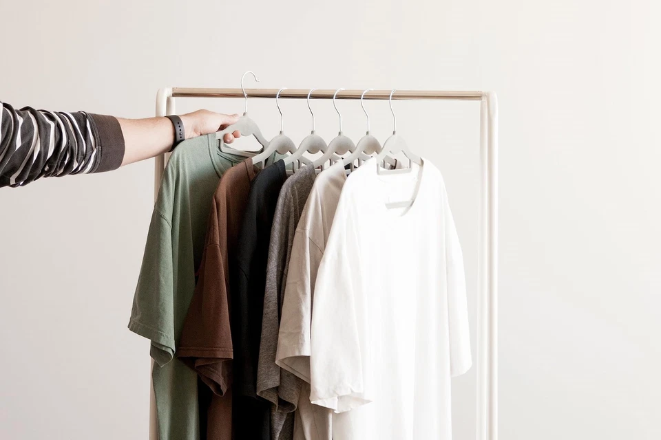 IRIS USA Perchero para Colgar Ropa con Estante Inferior de Madera, Freestandin... Foto 4 de 4