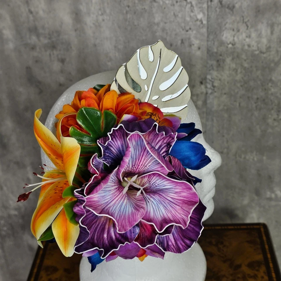 Fascinador de flores de cabelo tropical feito à mão Tiki Pinup flores coloridas burlescas - Imagem 4 de 4