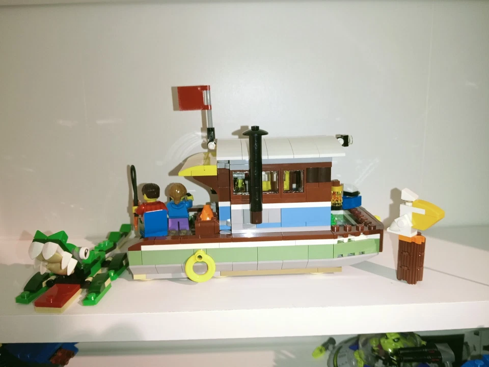 LEGO Creator 31093 Riverside Houseboat, foto 2 di 2