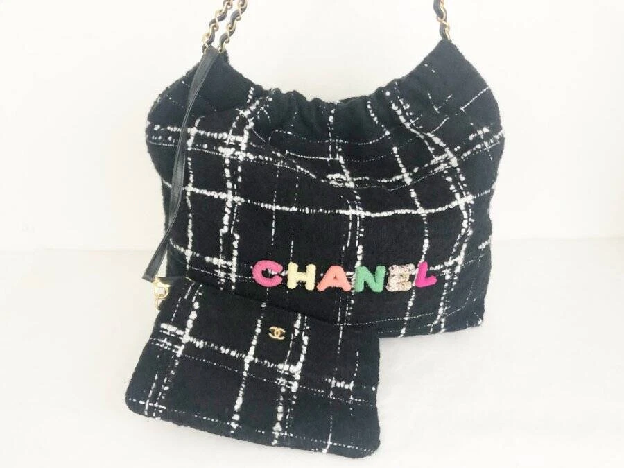 chanel 22 hobo