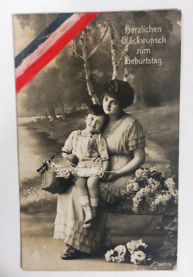 AK Mutter mit Kind  - Herzlichen Glückwunsch zum Geburtstag - gelaufen mit Marke