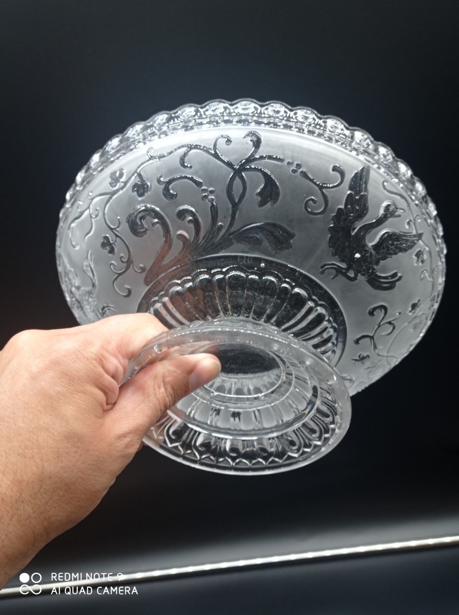 Superbe Coupe Sur Pied Gravé Oiseau En Cristal Baccarat - Élégance Française